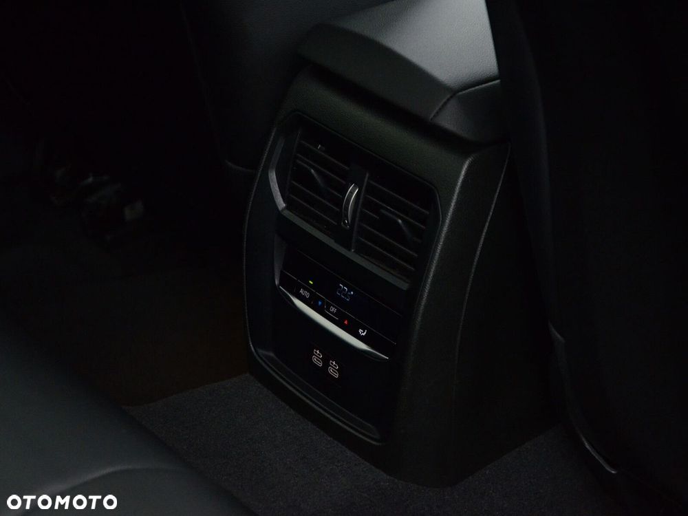BMW Seria 3 320d xDrive mHEV M Sport sport - 33