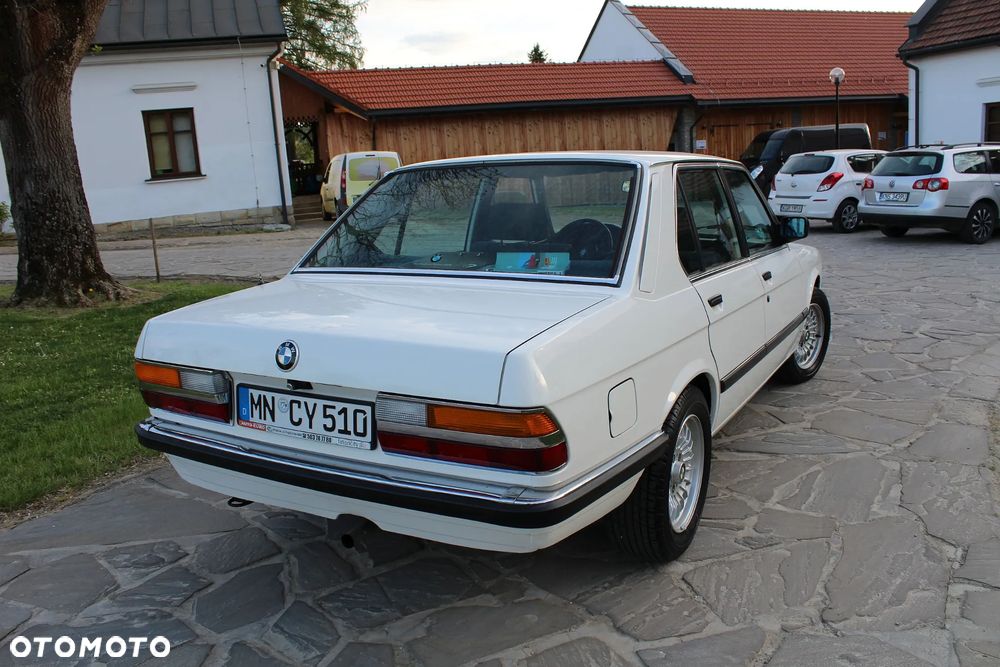 BMW Seria 5 518 i - 7