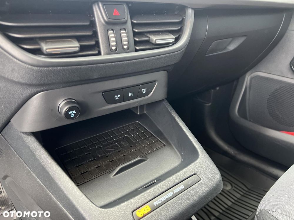 Ford Transit Courier - 28