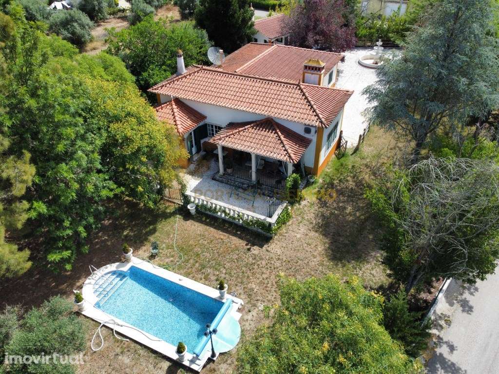 Vende-se: Elegante moradia térrea com anexo e piscina aquecida - Cu... - Grande imagem: 2/55