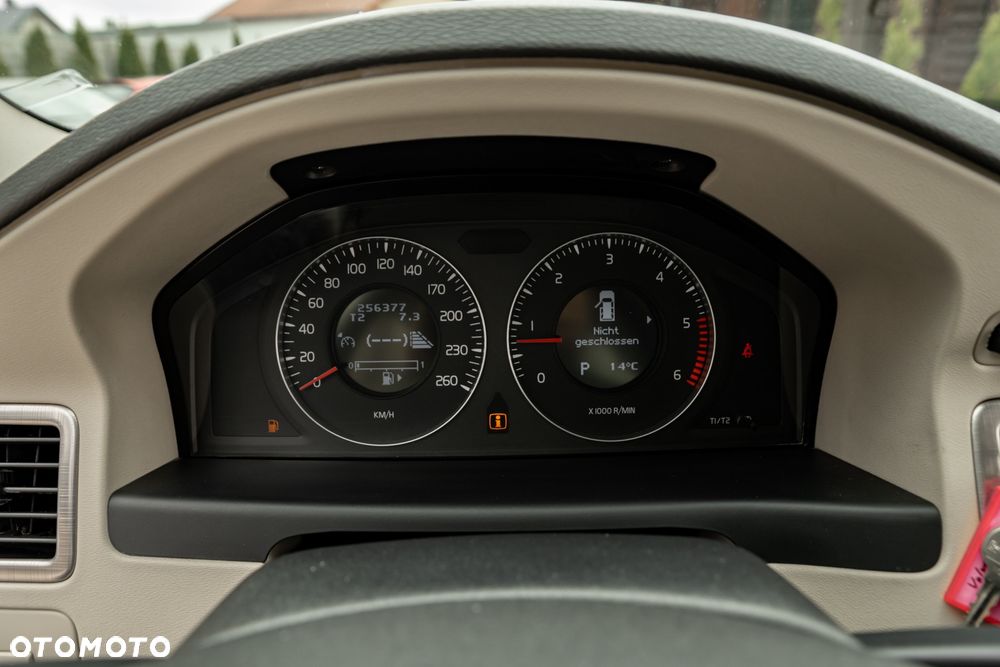 Volvo XC 70 D5 AWD Momentum - 31