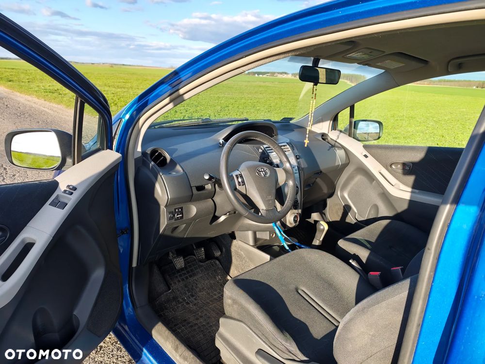 Toyota Yaris 1.3 - 10