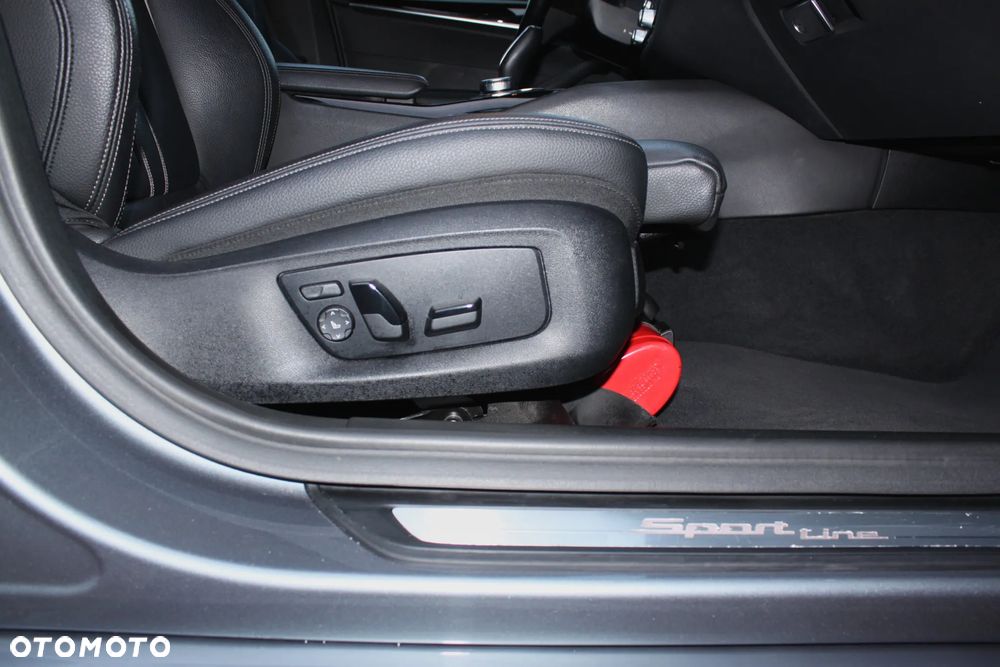 BMW Seria 5 518d Sport Line - 16