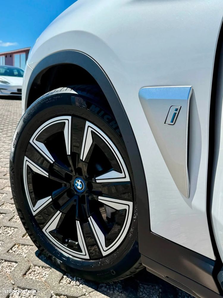 BMW iX3 - 10