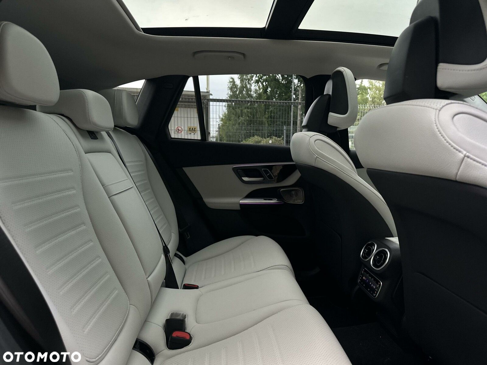 Mercedes-Benz GLC - 21