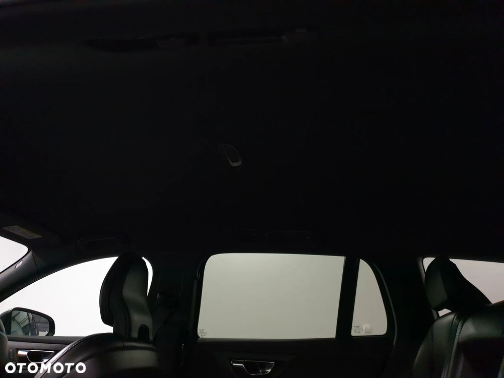 Volvo V60 D3 Geartronic R-Design - 28