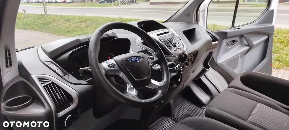 Ford Custom - 15