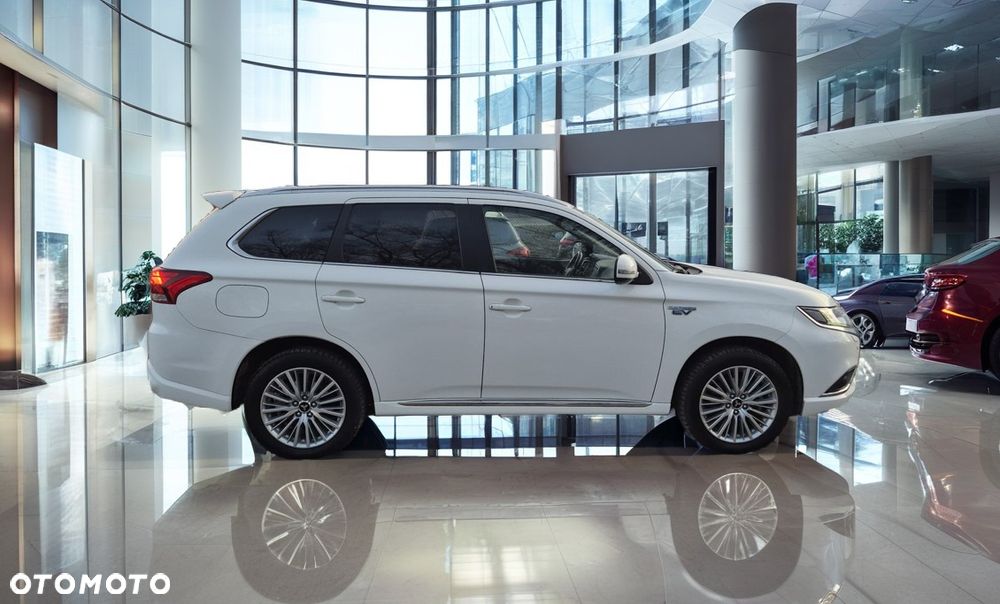 Mitsubishi Outlander - 4