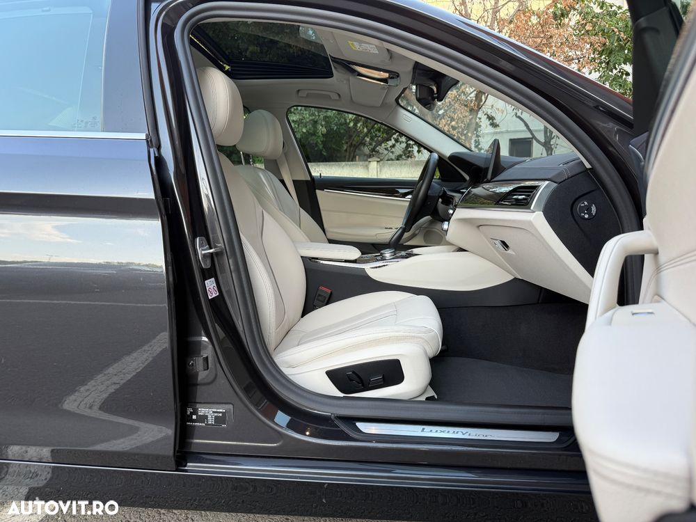 BMW Seria 5 530e Aut. Luxury Line - 17