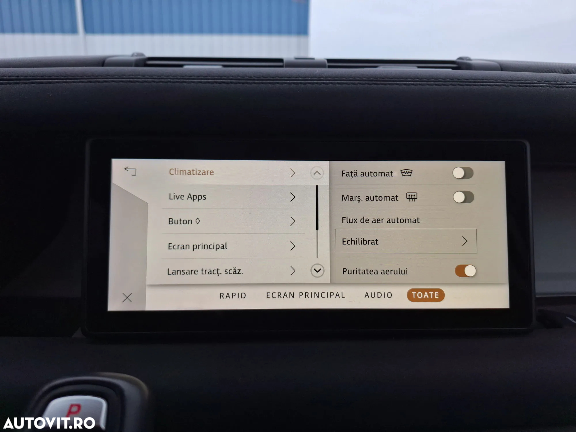 Land Rover Defender 110 2.0L D240 SE - 25
