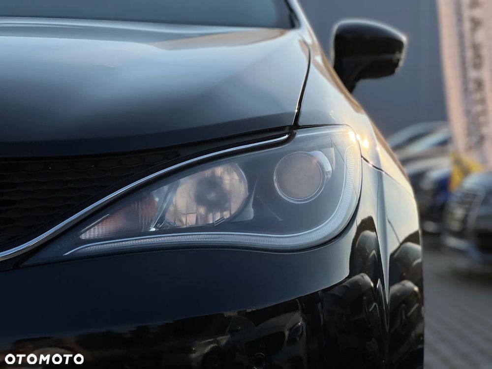 Chrysler Pacifica - 12