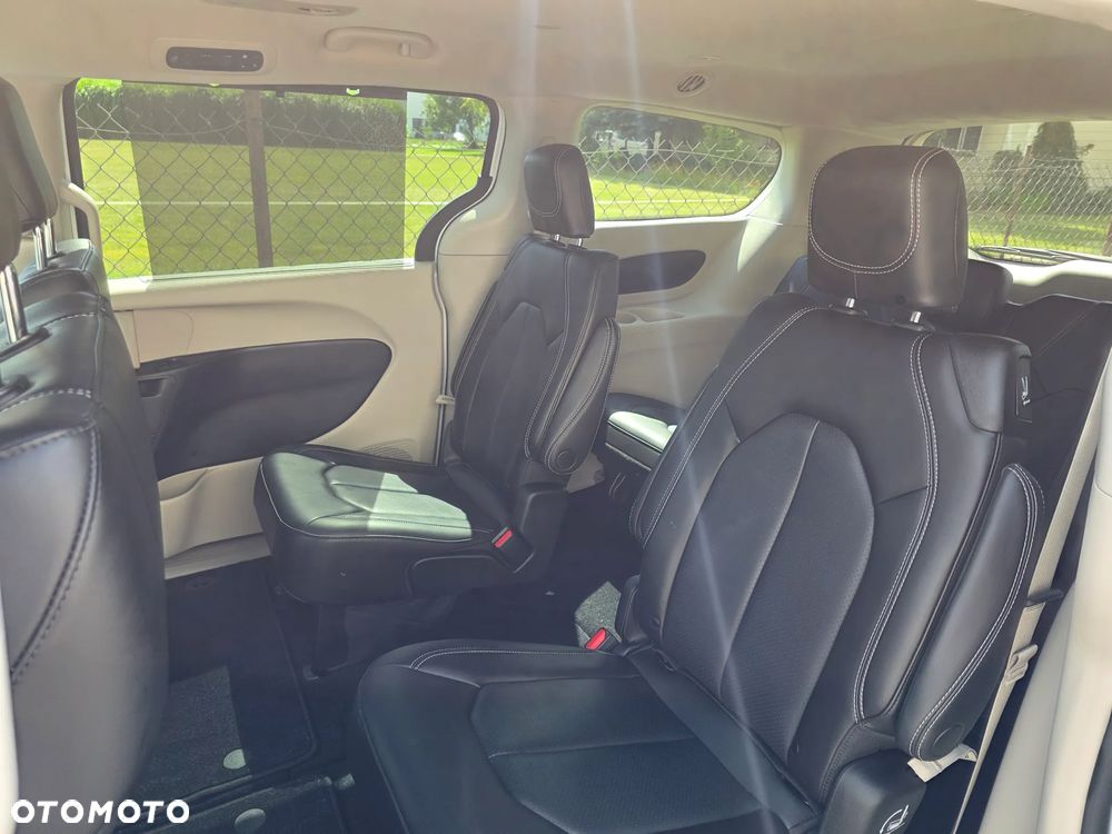 Chrysler Pacifica - 26