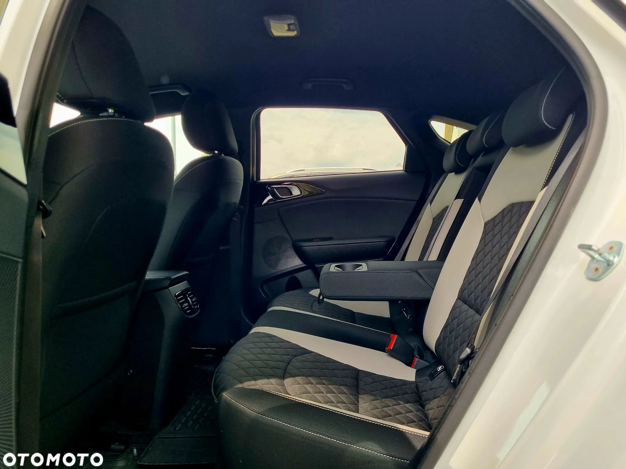 Kia ProCeed 1.6 CRDi DCT7 SCR GT LINE - 12