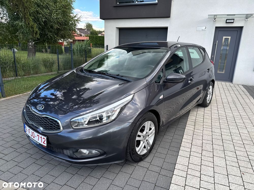 Kia Ceed - 11