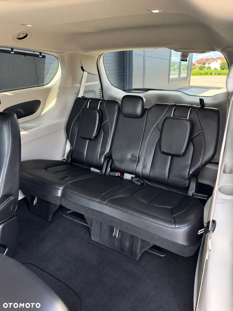 Chrysler Pacifica - 25