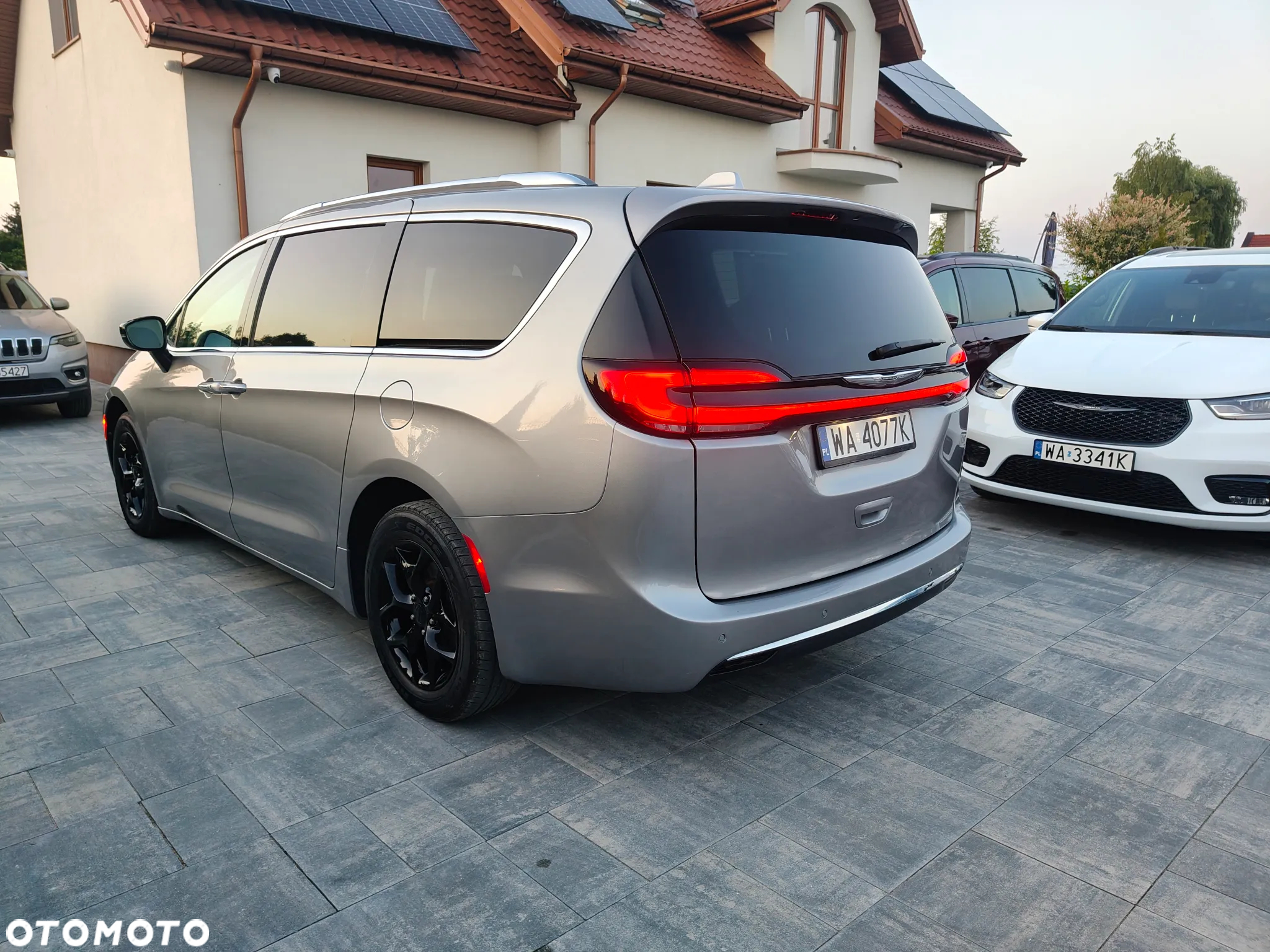 Chrysler Pacifica - 12