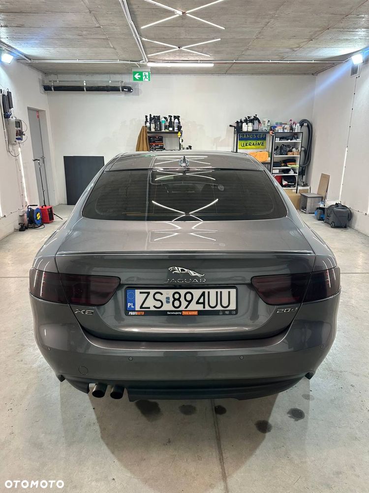 Jaguar XE 2.0 D AWD R-Sport - 6