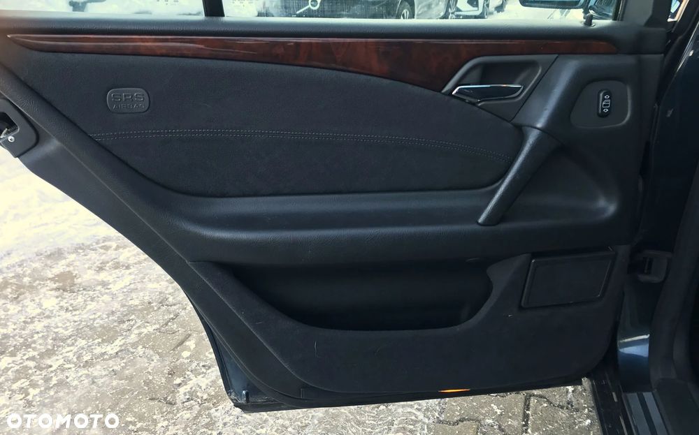 Mercedes-Benz Klasa E - 22