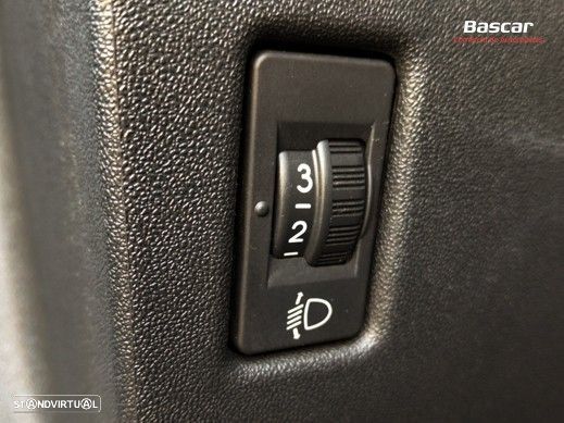 Peugeot 2008 1.6 e-HDi Allure - 37