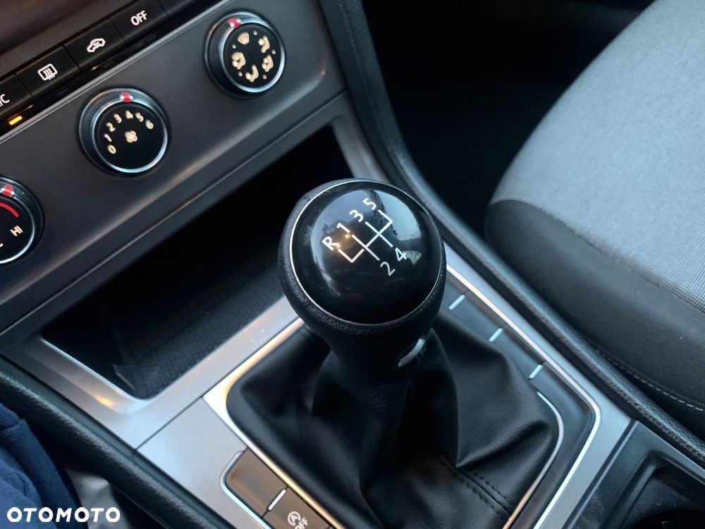 Volkswagen Golf 1.2 TSI BMT Trendline - 26