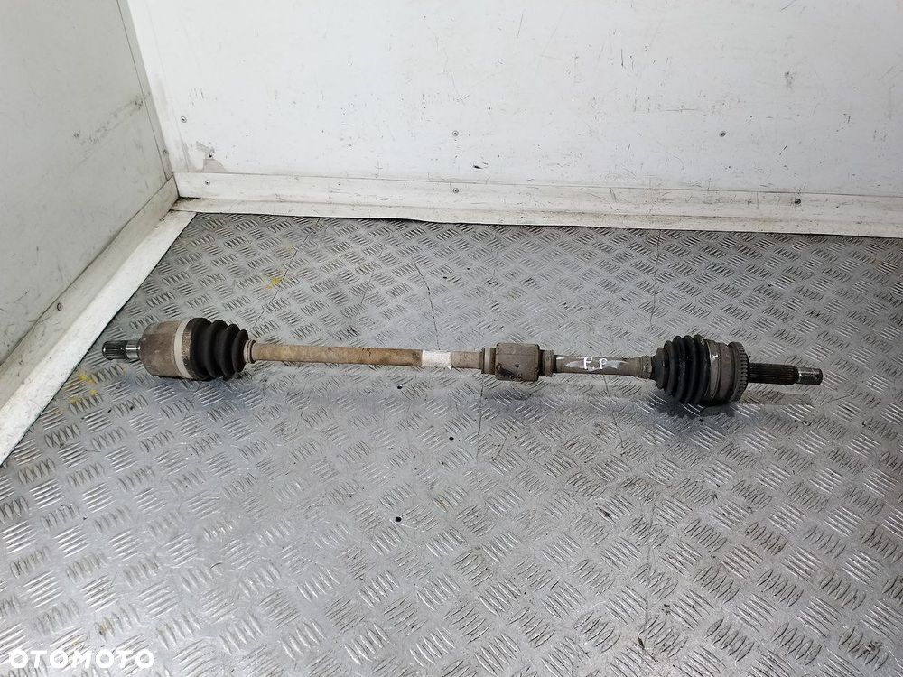 PÓŁOŚ PRAWA PRZÓD HYUNDAI I20 I 1.4 16V - 1