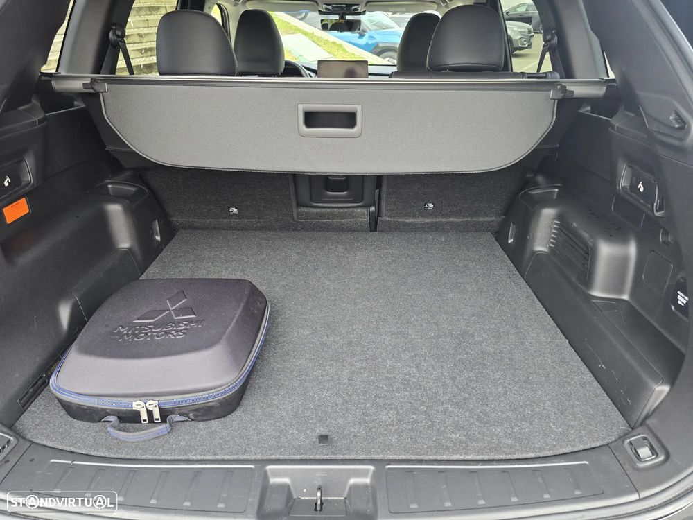 Mitsubishi Outlander 2.4 PHEV Instyle - 28