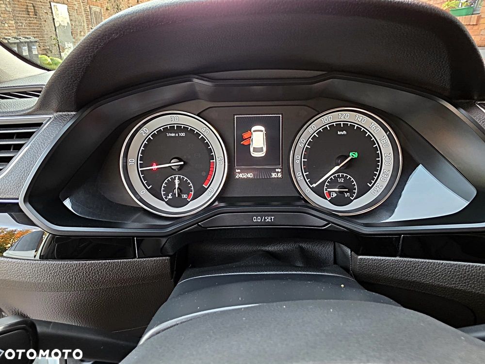 Skoda Superb 2.0 TDI DSG L&K - 19