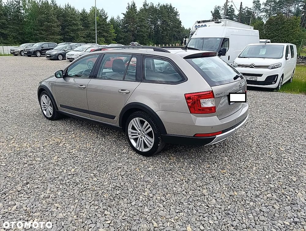 Skoda Octavia Scout 2.0 TDI 4x4 DSG - 9