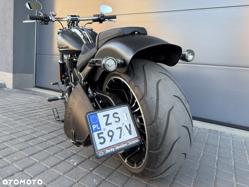 Harley-Davidson Softail Breakout - 15