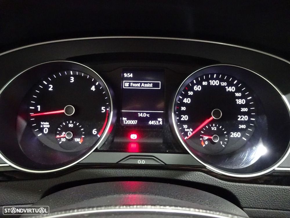 VW Passat 1.6 TDI Confortline - 16