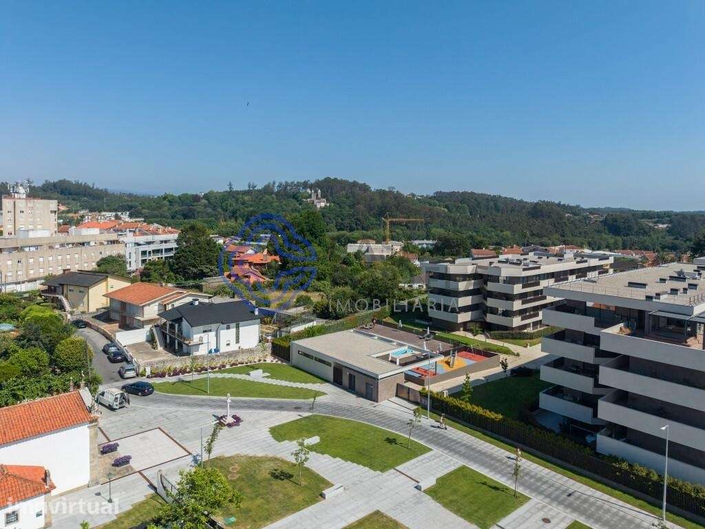 No Centro de Stª Maria da Feira em condomínio fechado - Grande imagem: 2/60