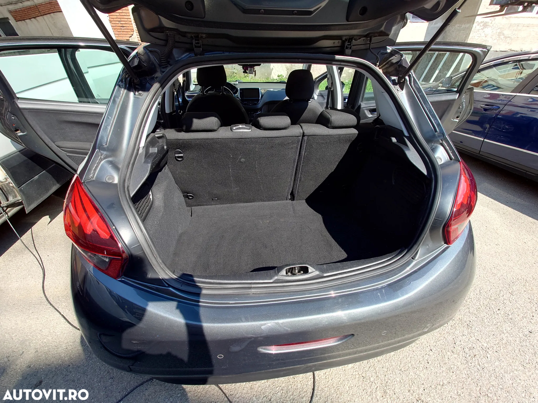 Peugeot 208 1.2 L PureTech Allure - 35