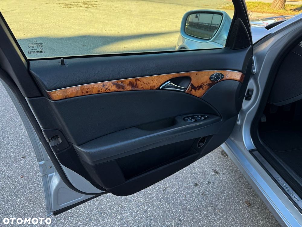 Mercedes-Benz Klasa E 220 CDI Elegance DPF BusinessEDITION - 17