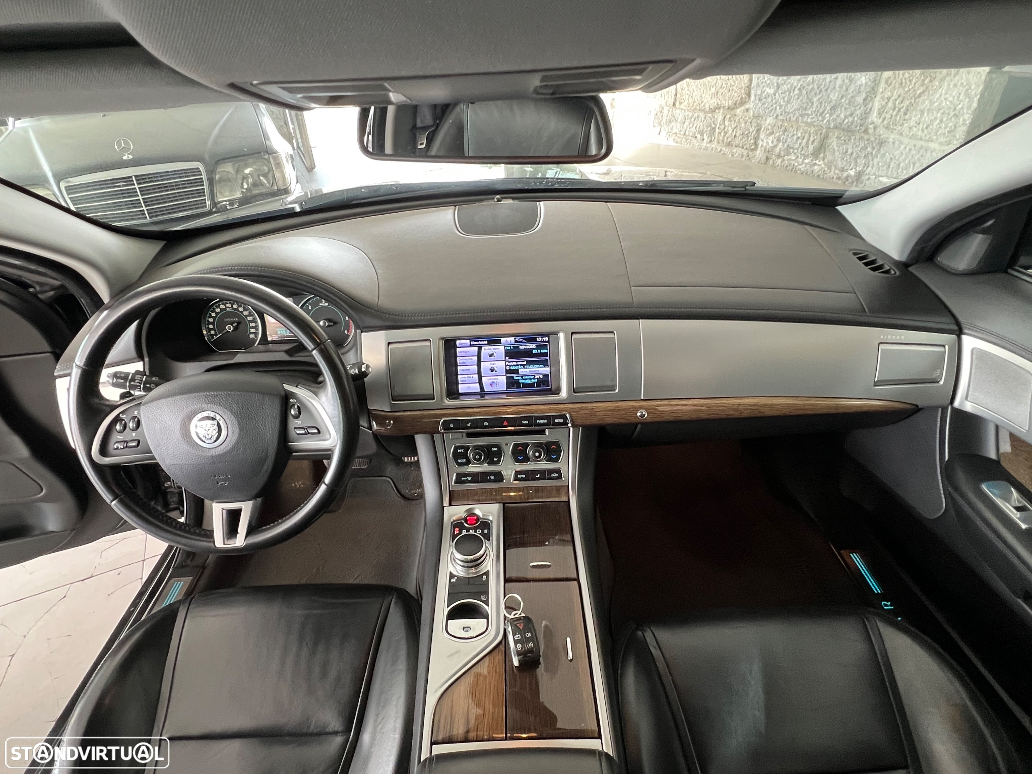 Jaguar XF 2.2 D Premium Luxury - 18