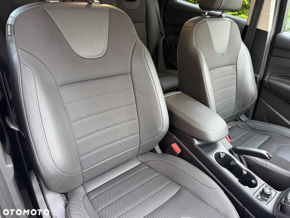 Ford Kuga - 36