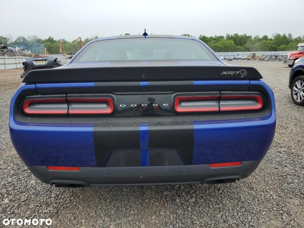 Dodge Challenger - 6