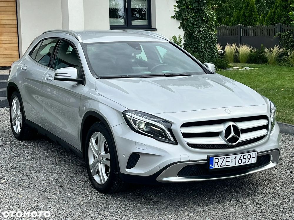 Mercedes-Benz GLA 180 - 12