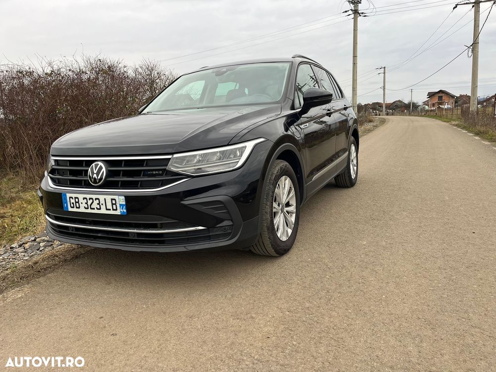 Volkswagen Tiguan - 1