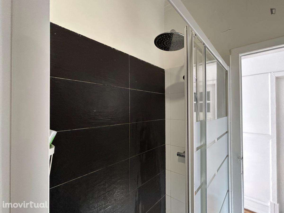Quarto - localizado em Alameda Lisbon - Grande imagem: 3/12
