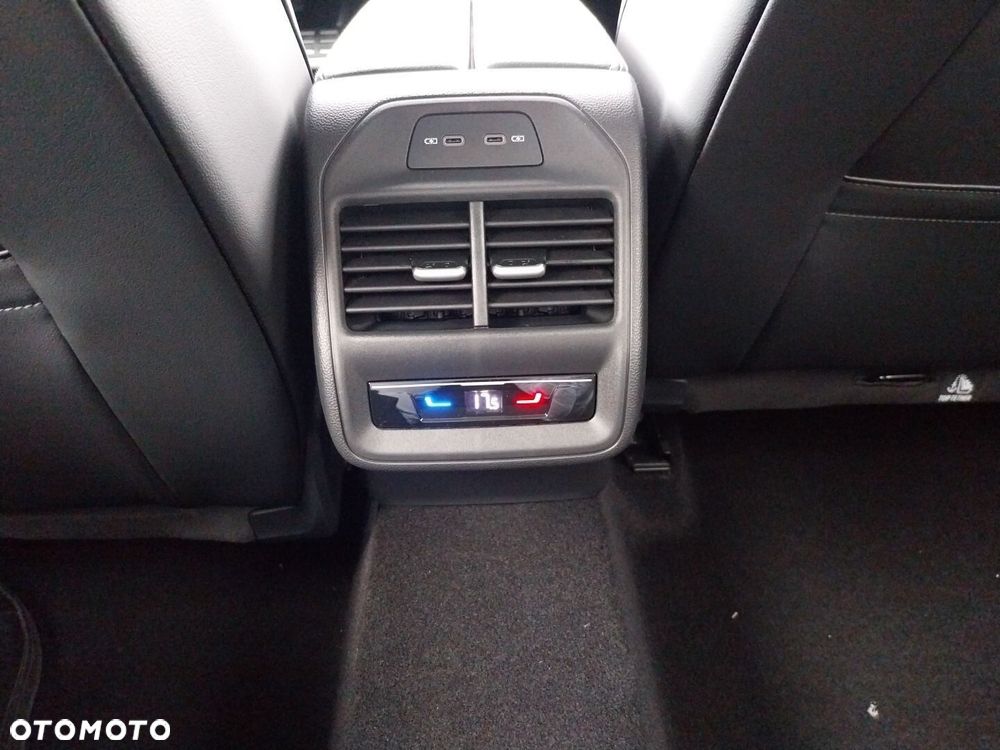 Volkswagen Passat Variant 2.0 TSI 4Mot R-Line Plus DSG - 31