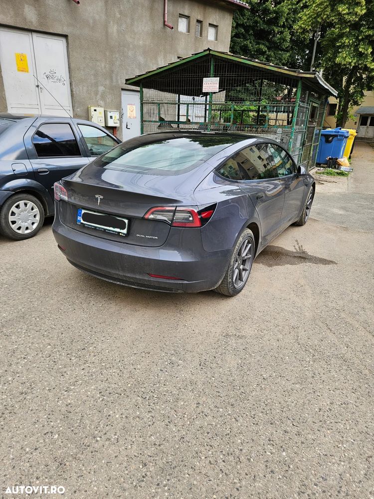 Tesla Model 3 - 3