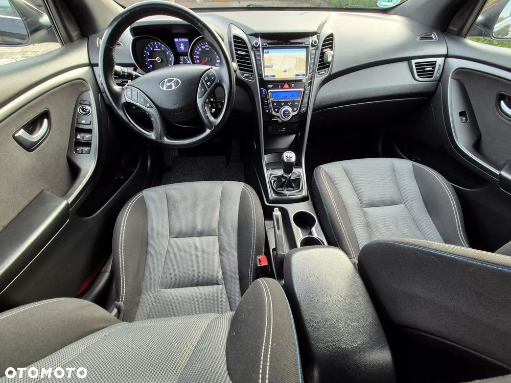 Hyundai i30 blue Kombi 1.6 GDi Passion - 21