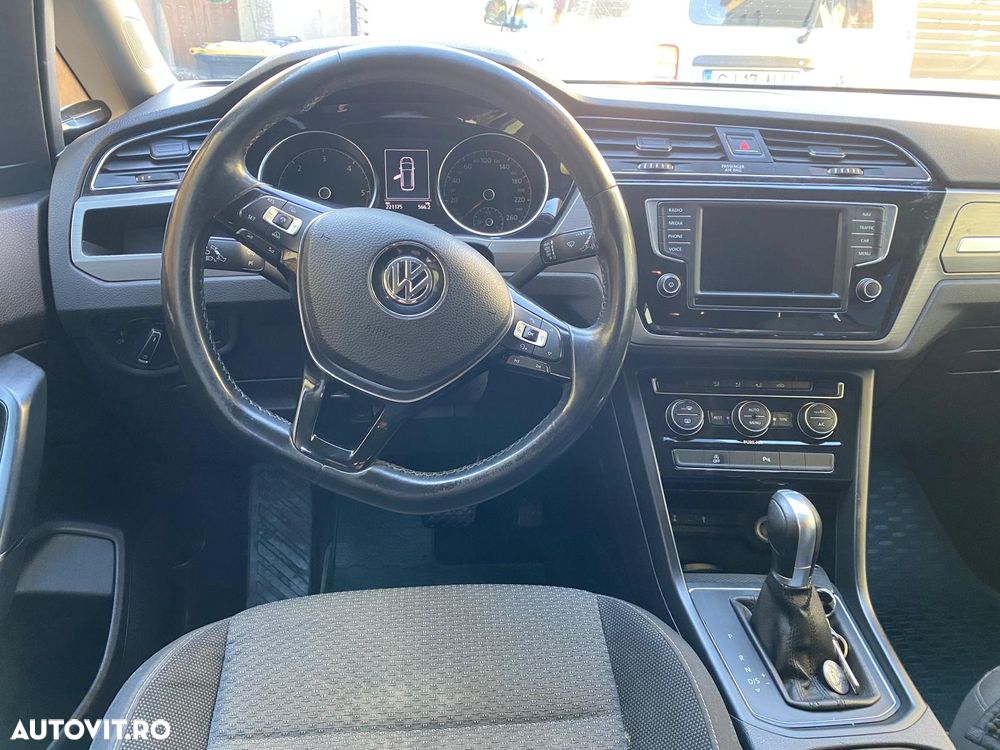 Volkswagen Touran 1.6 TDI DSG Comfortline - 1