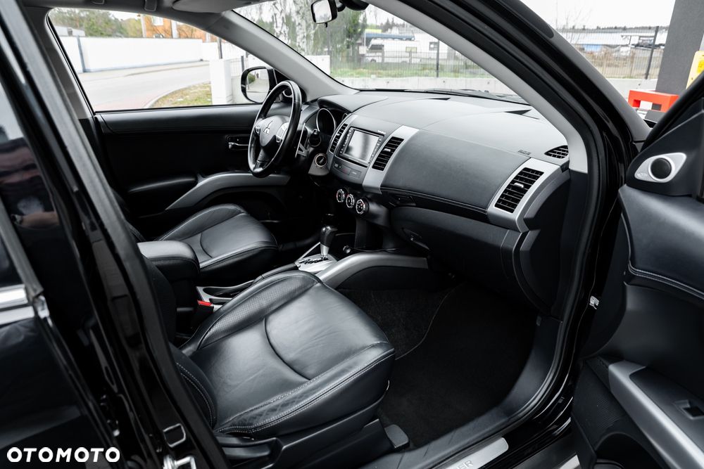 Mitsubishi Outlander 2.4 4WD CVT Intense - 23