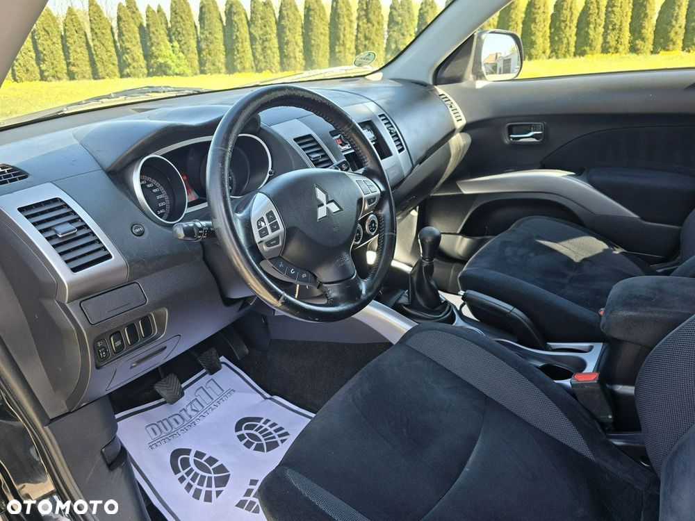 Mitsubishi Outlander - 16