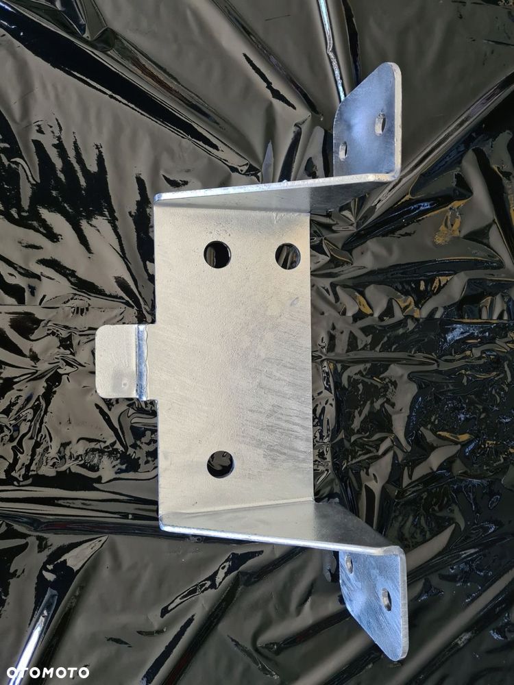 MOCOWANIE BOCZNE KOŁA ZAPASOWEGO IVECO DAILY - 8