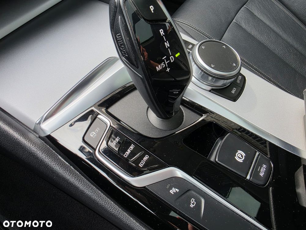 BMW Seria 5 530d Sport Line - 30