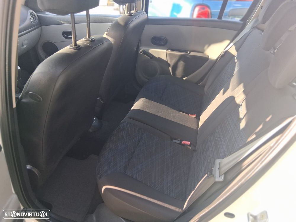 Renault Clio 1.5 dCi Confort - 10