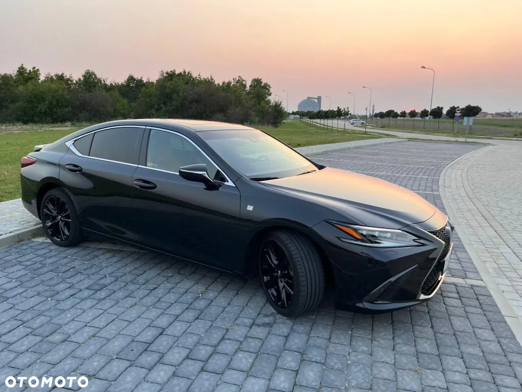 Lexus ES 300h F Sport Edition - 16