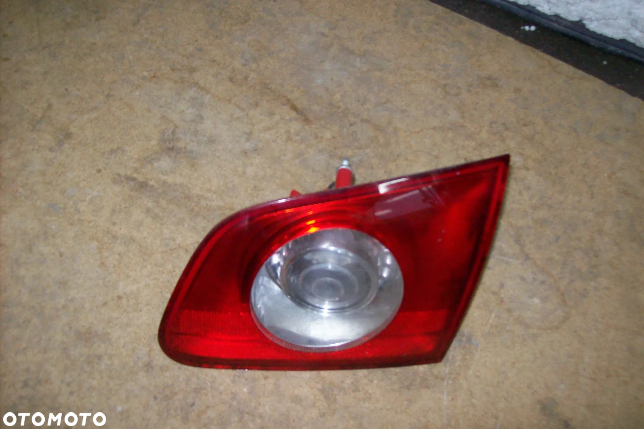 LAMPA TYLNA PRAWA  W KLAPE VW PASSAT B6 - 2
